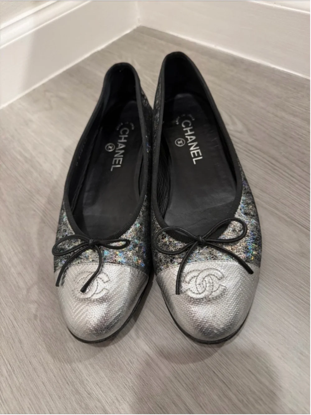 Chanel Rare CC Ballet Flat Silver Cap Toe Holographic Suede Leather EU 38.5